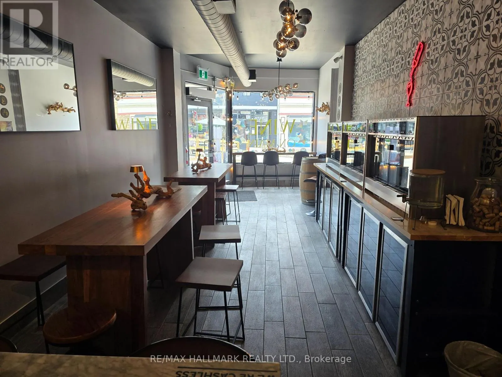 186 MAIN STREET S