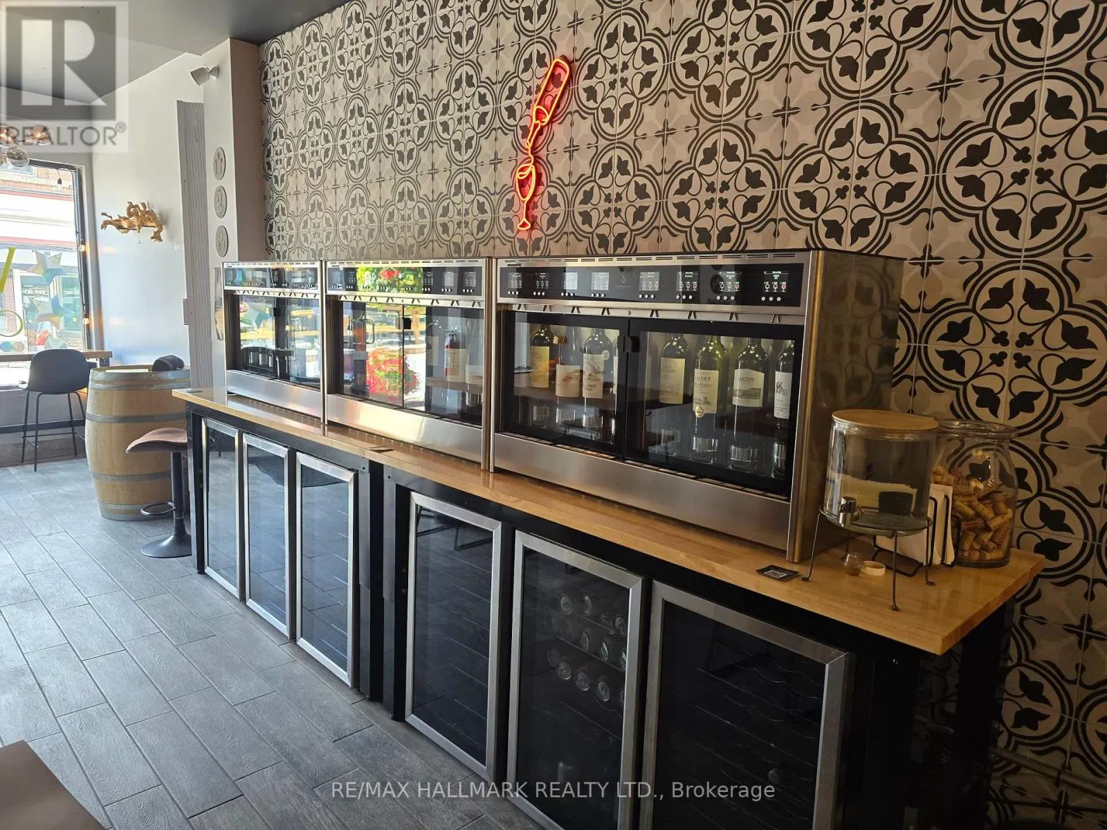 186 MAIN STREET S