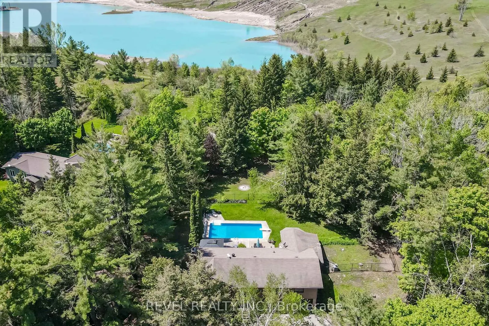 20 THE PINES LANE