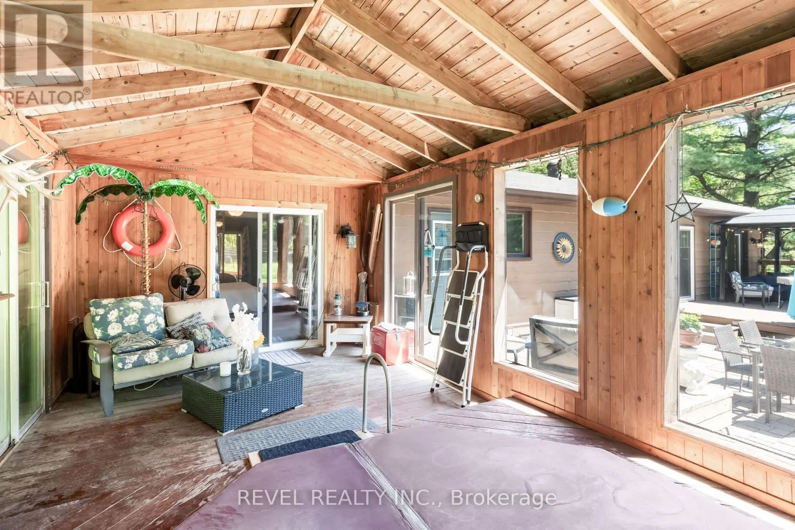 20 THE PINES LANE