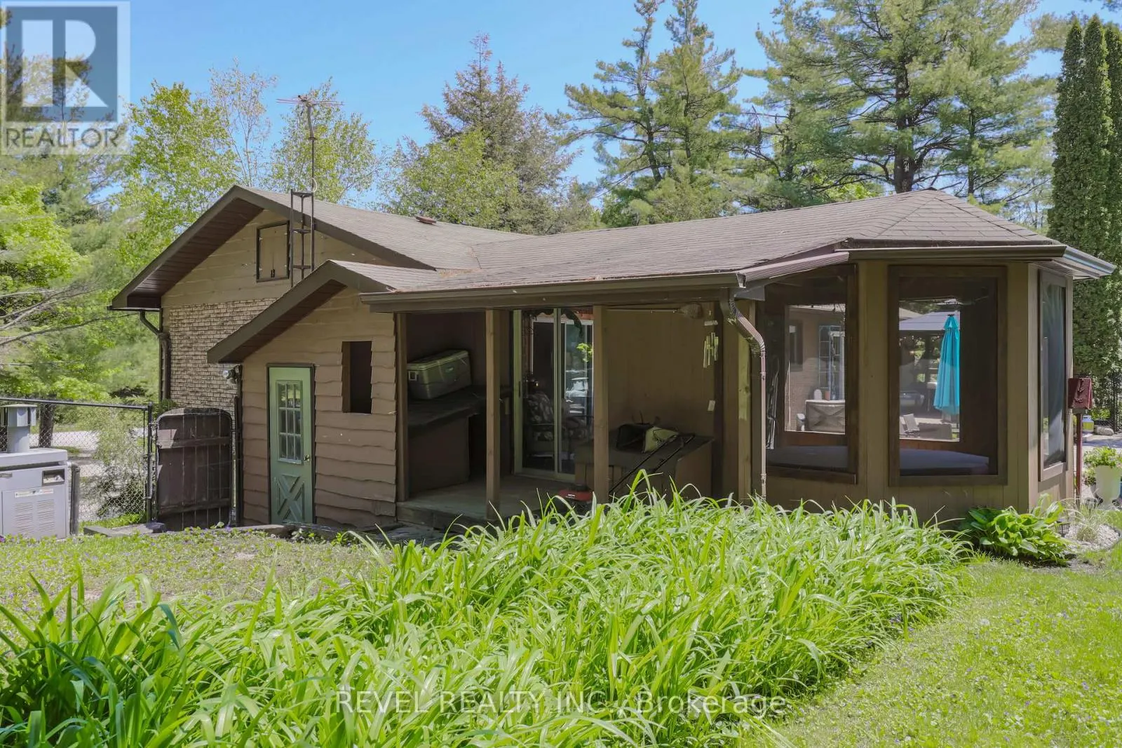 20 THE PINES LANE