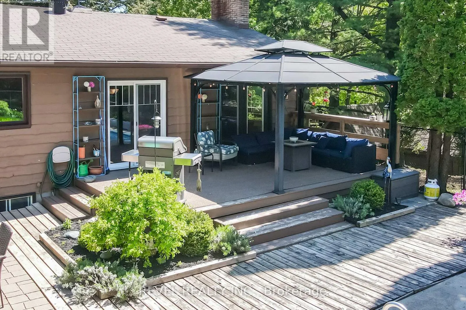 20 THE PINES LANE