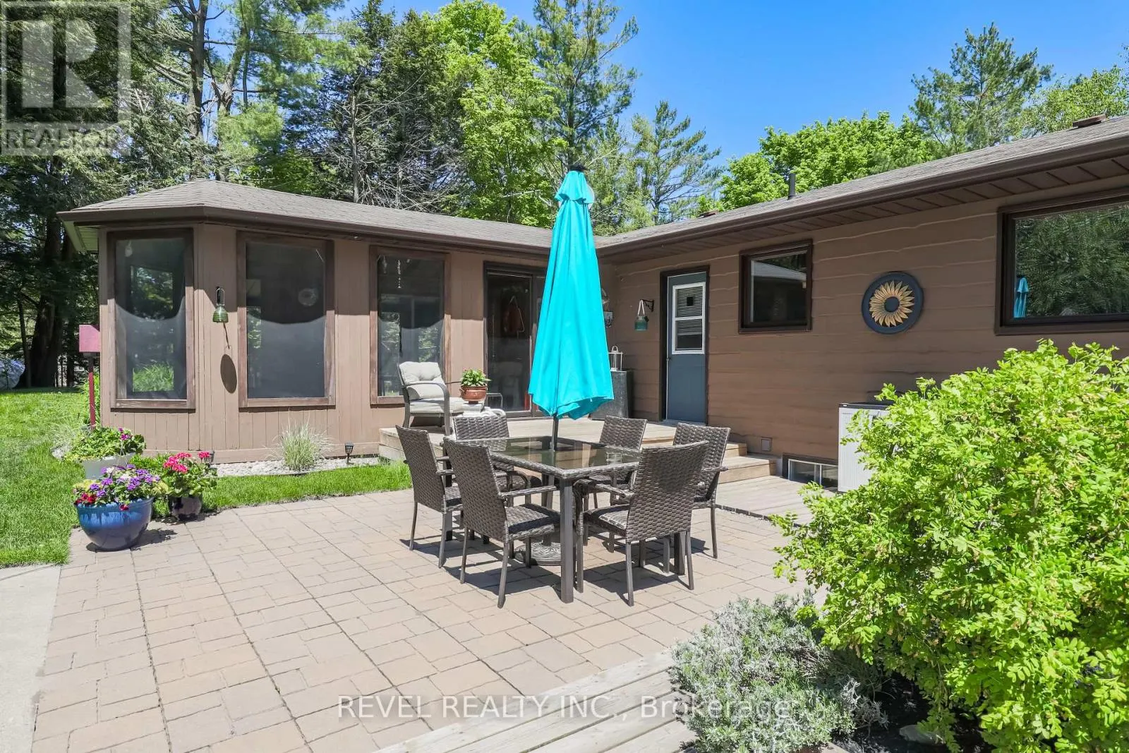 20 THE PINES LANE