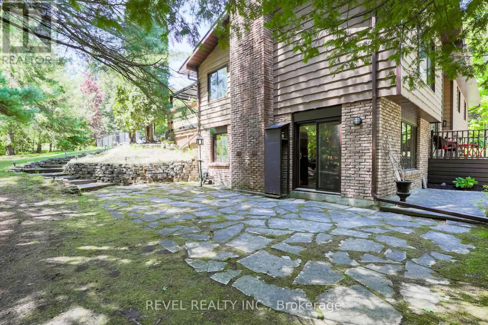 20 THE PINES LANE