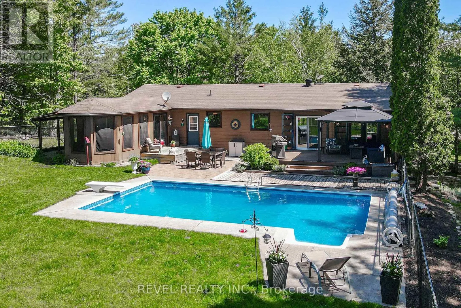 20 THE PINES LANE