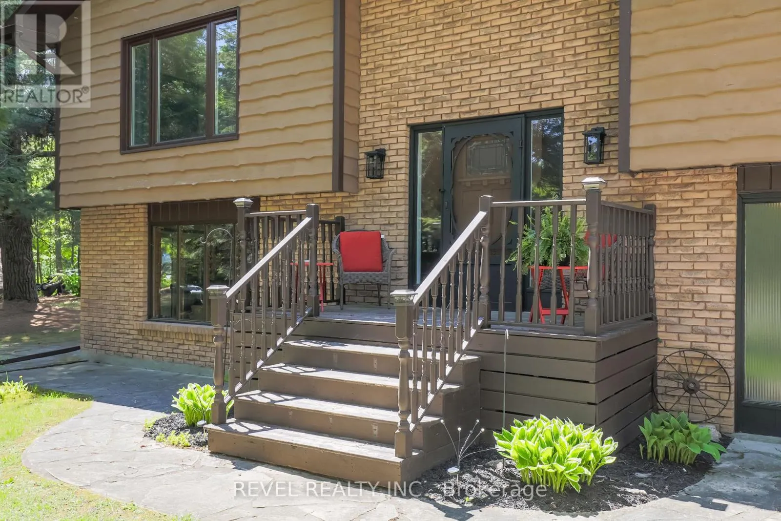 20 THE PINES LANE
