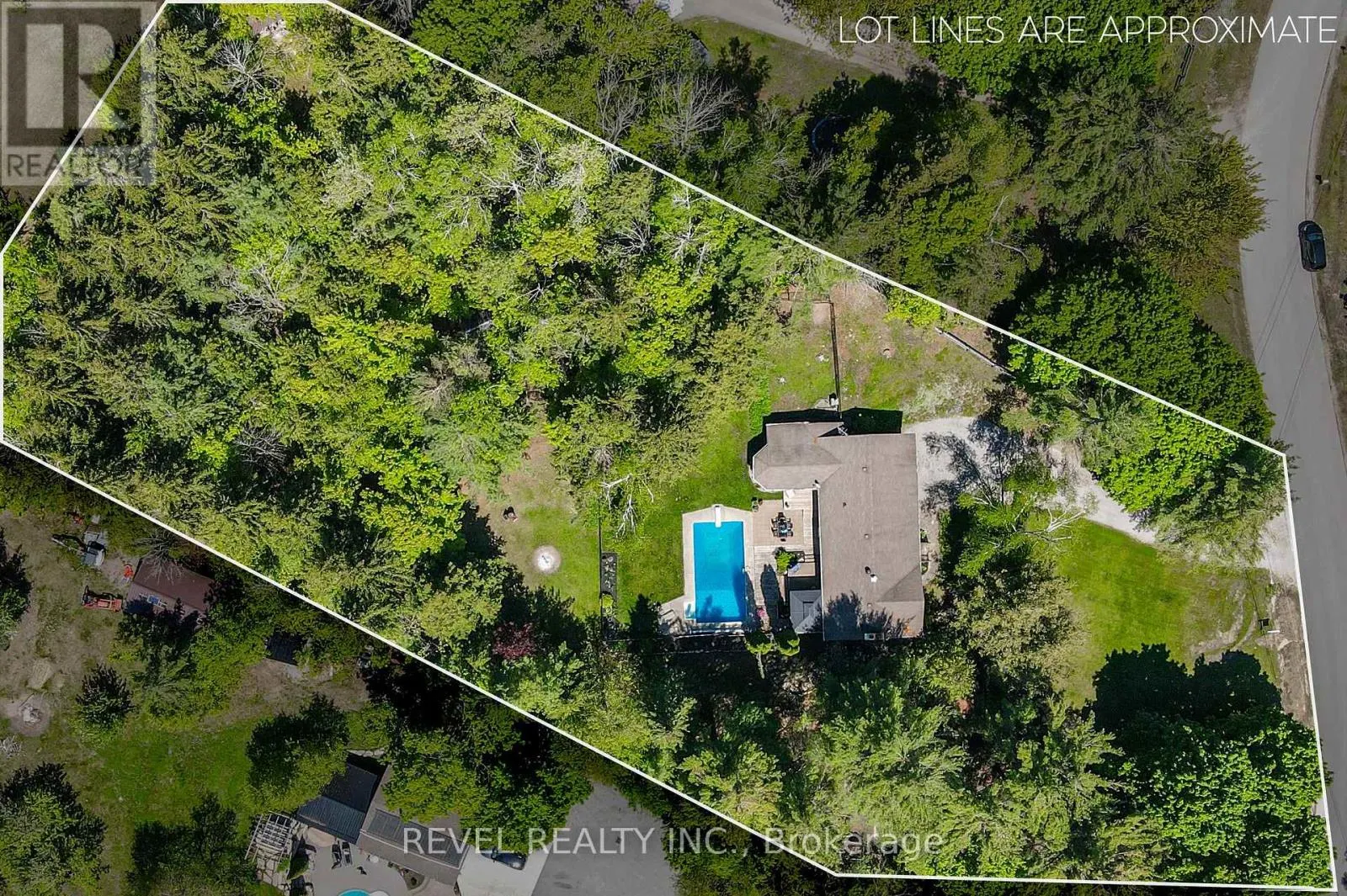 20 THE PINES LANE
