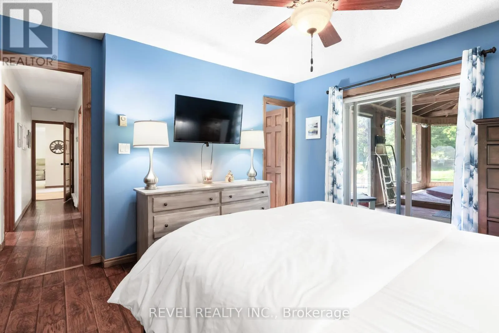 20 THE PINES LANE