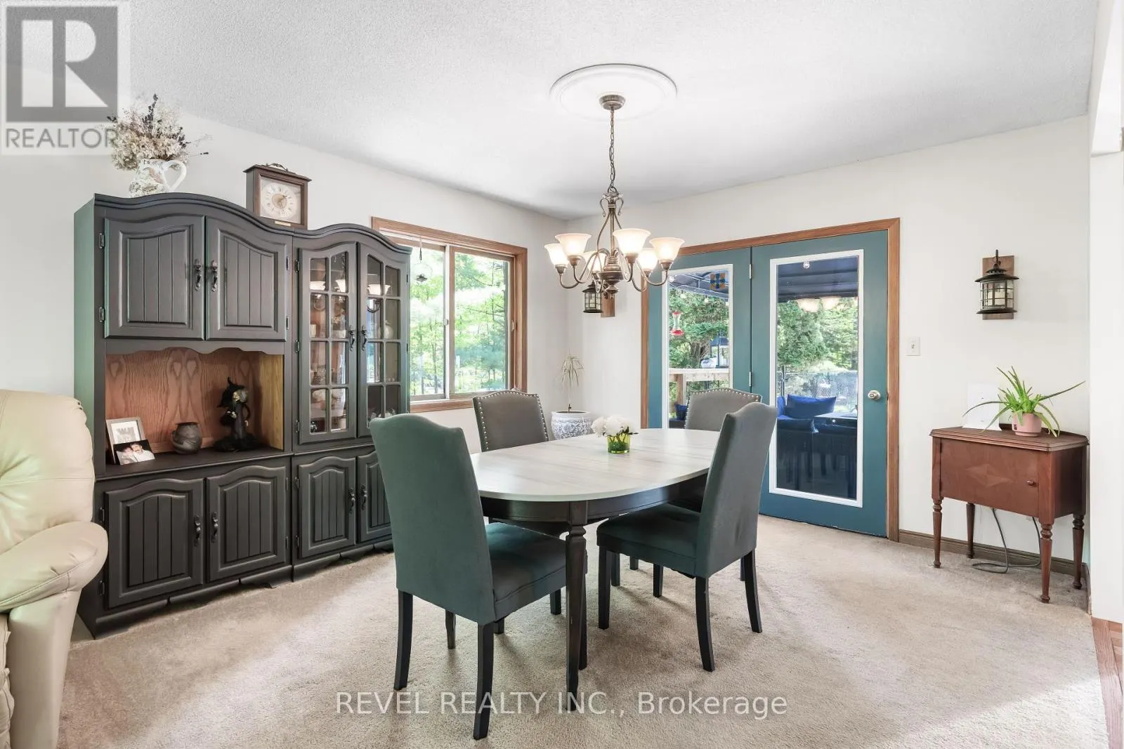 20 THE PINES LANE