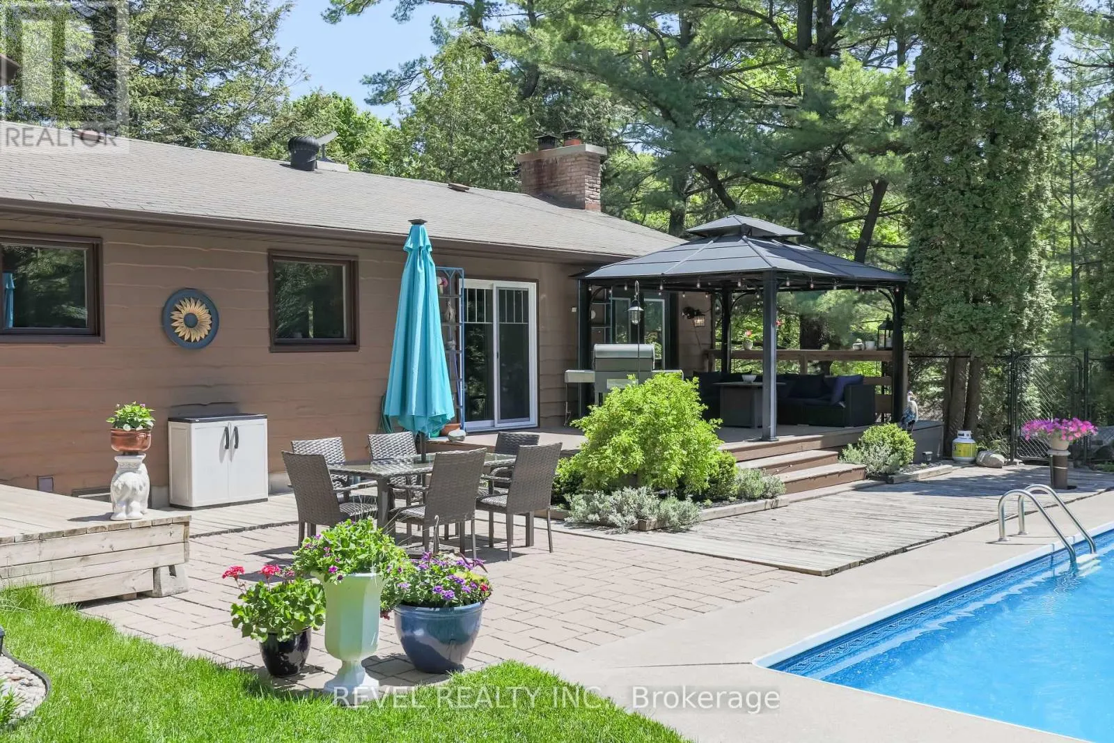 20 THE PINES LANE