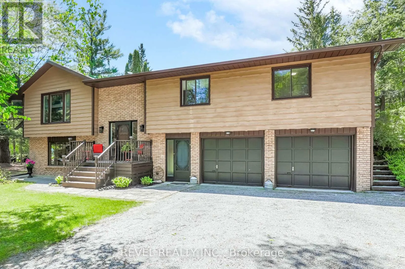 20 THE PINES LANE