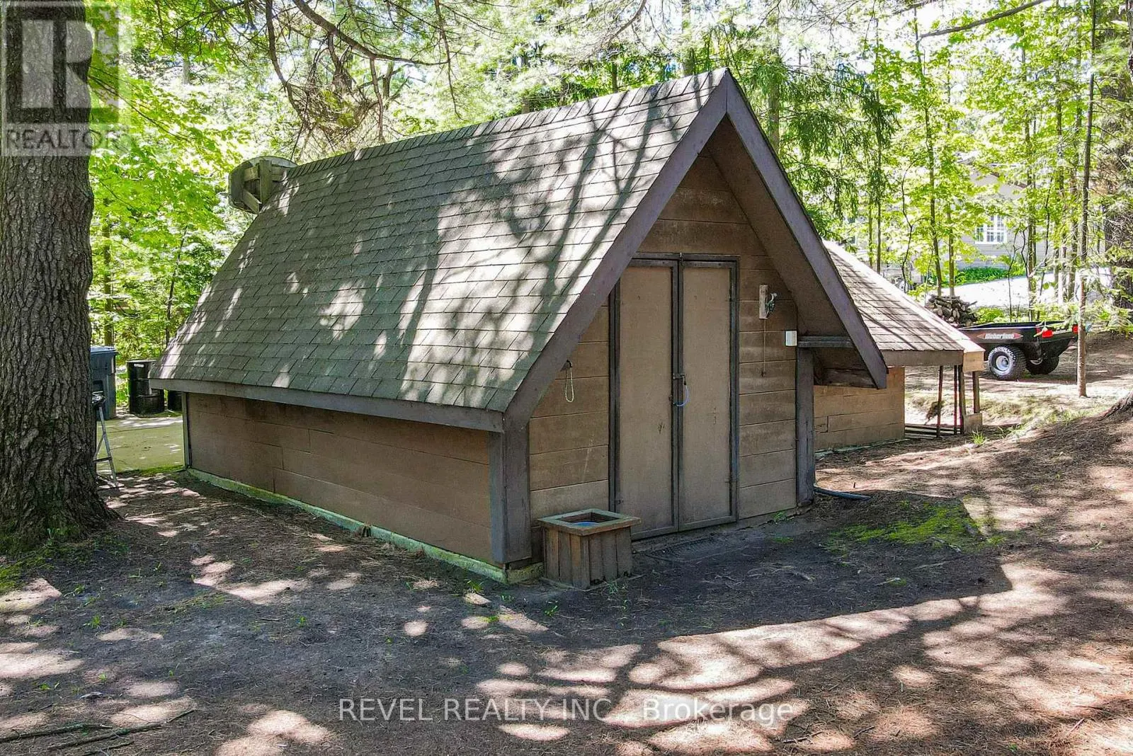 20 THE PINES LANE