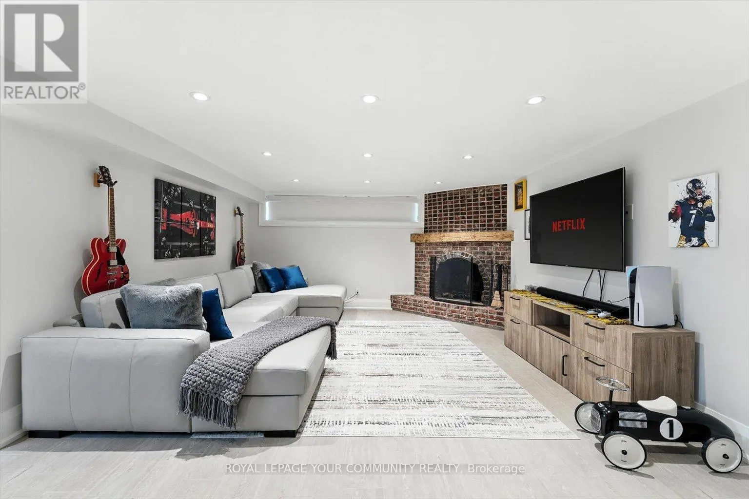 165 CLEARVIEW HEIGHTS