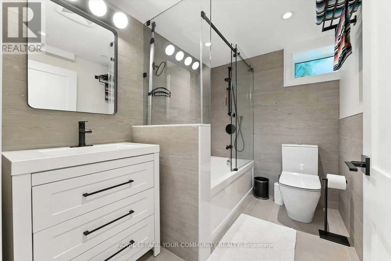 165 CLEARVIEW HEIGHTS