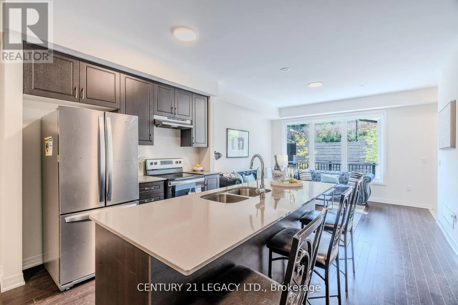 10 - 31 BAYNES WAY