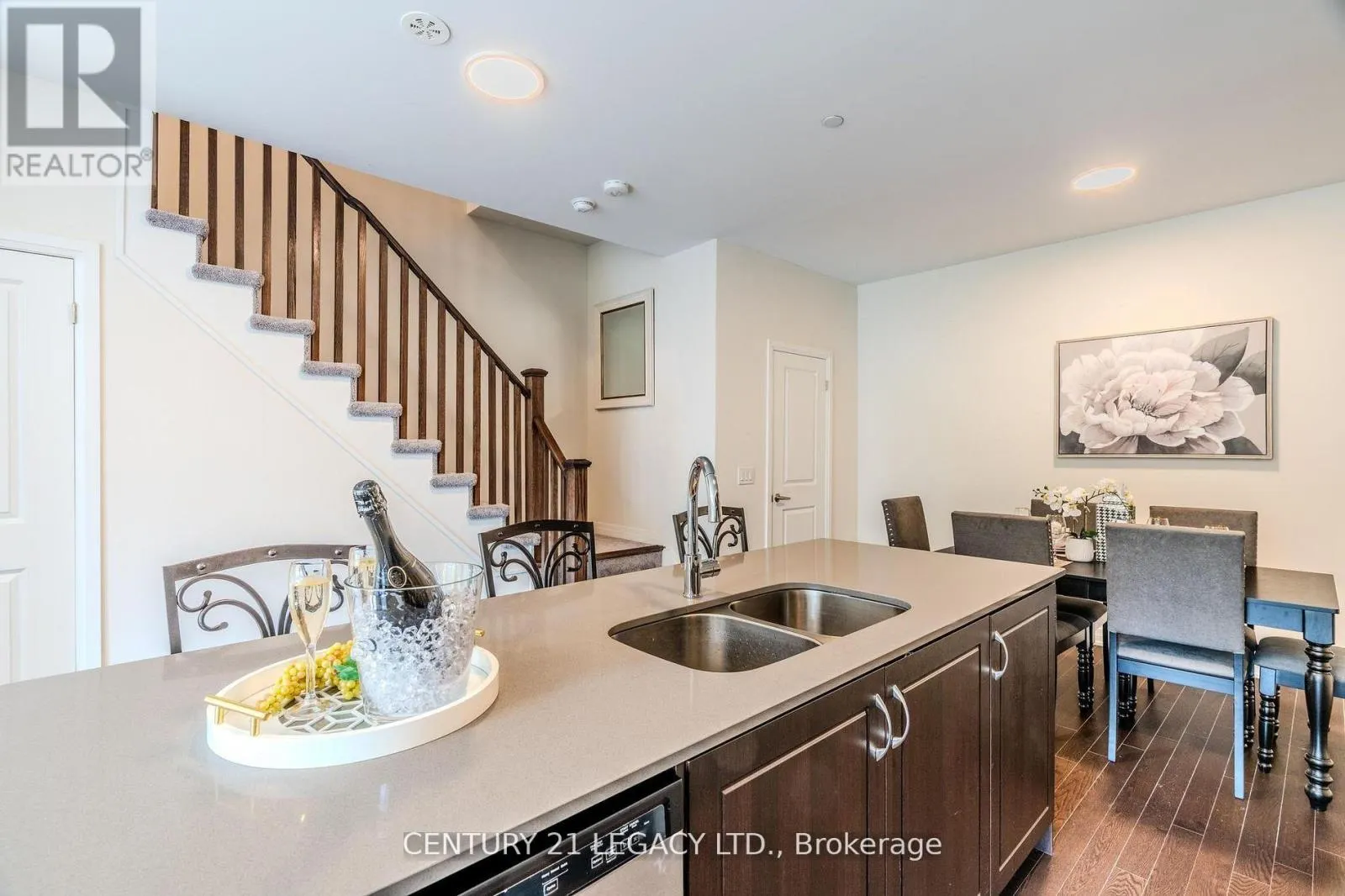 10 - 31 BAYNES WAY