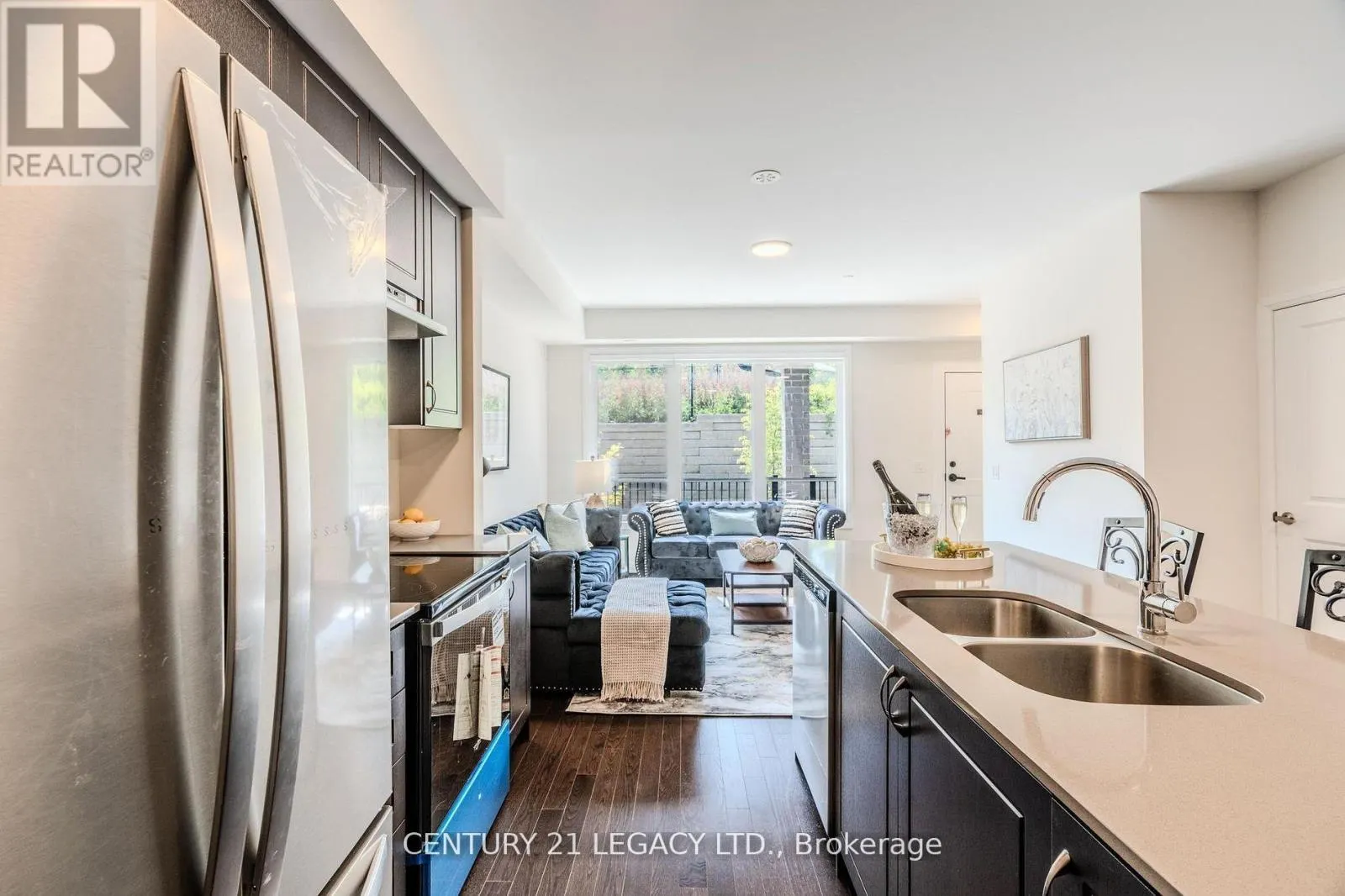 10 - 31 BAYNES WAY
