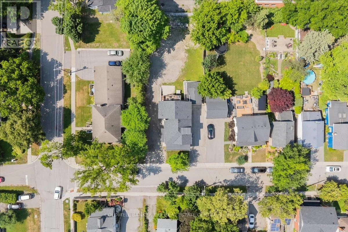 379 SIMCOE STREET