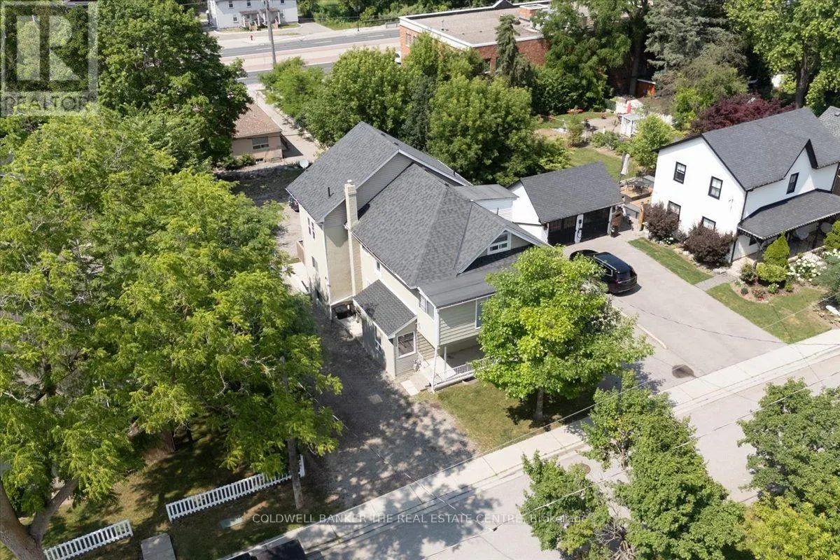 379 SIMCOE STREET