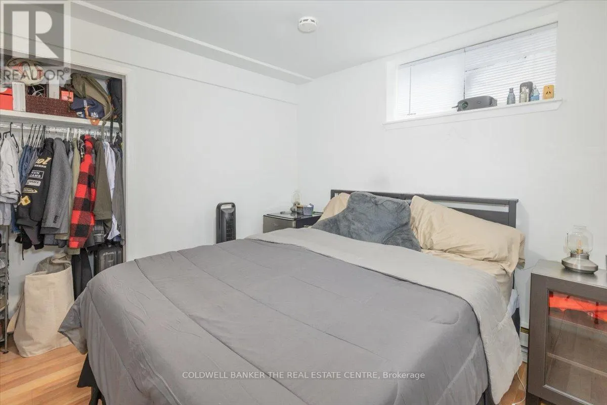 379 SIMCOE STREET
