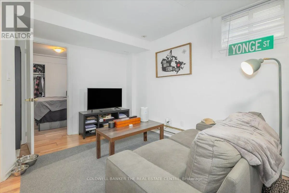 379 SIMCOE STREET