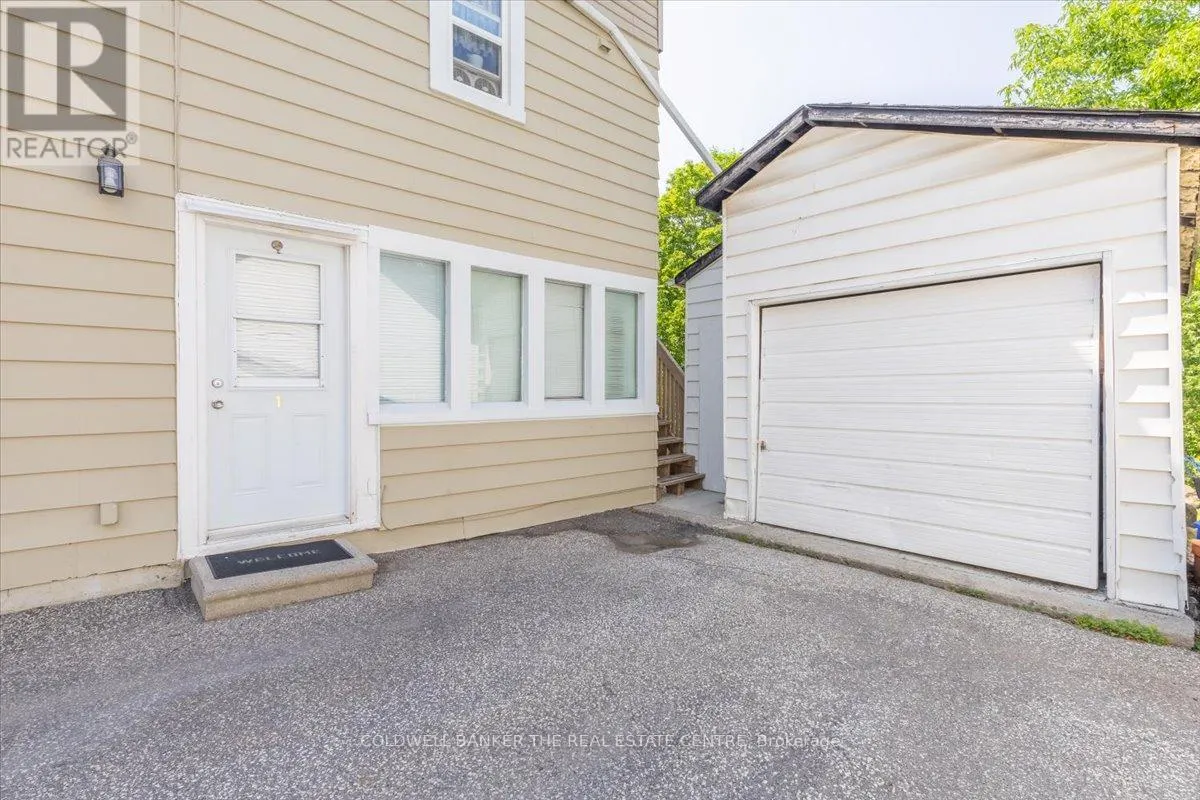 379 SIMCOE STREET