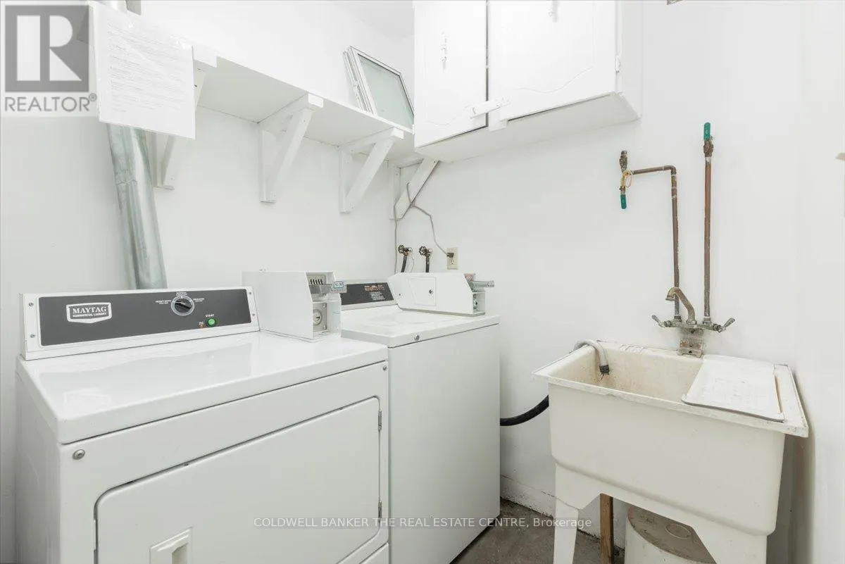 379 SIMCOE STREET