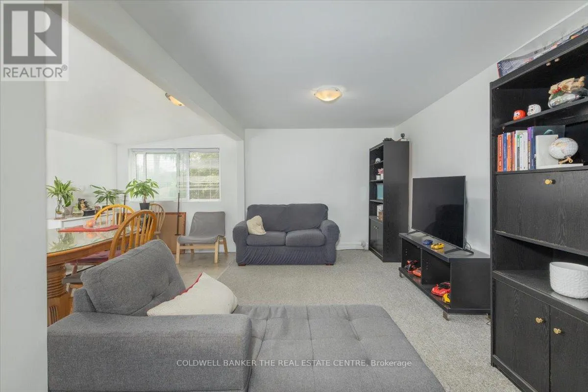 379 SIMCOE STREET