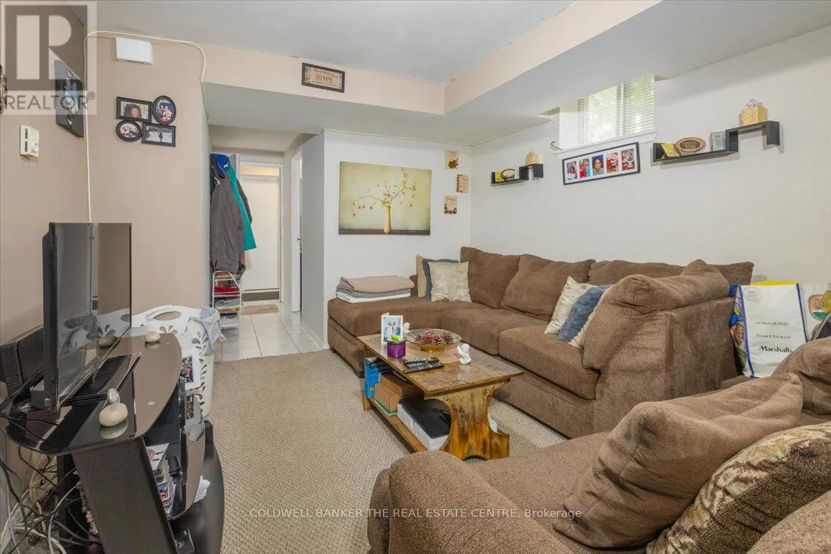 379 SIMCOE STREET