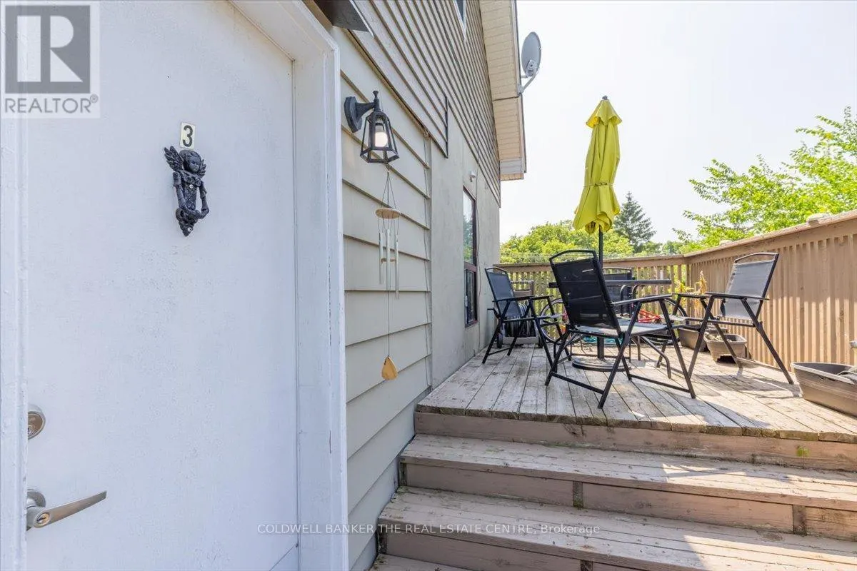 379 SIMCOE STREET