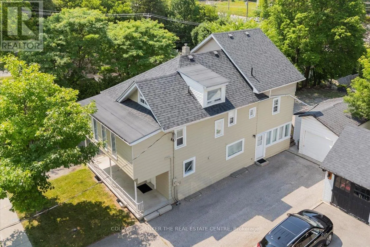 379 SIMCOE STREET