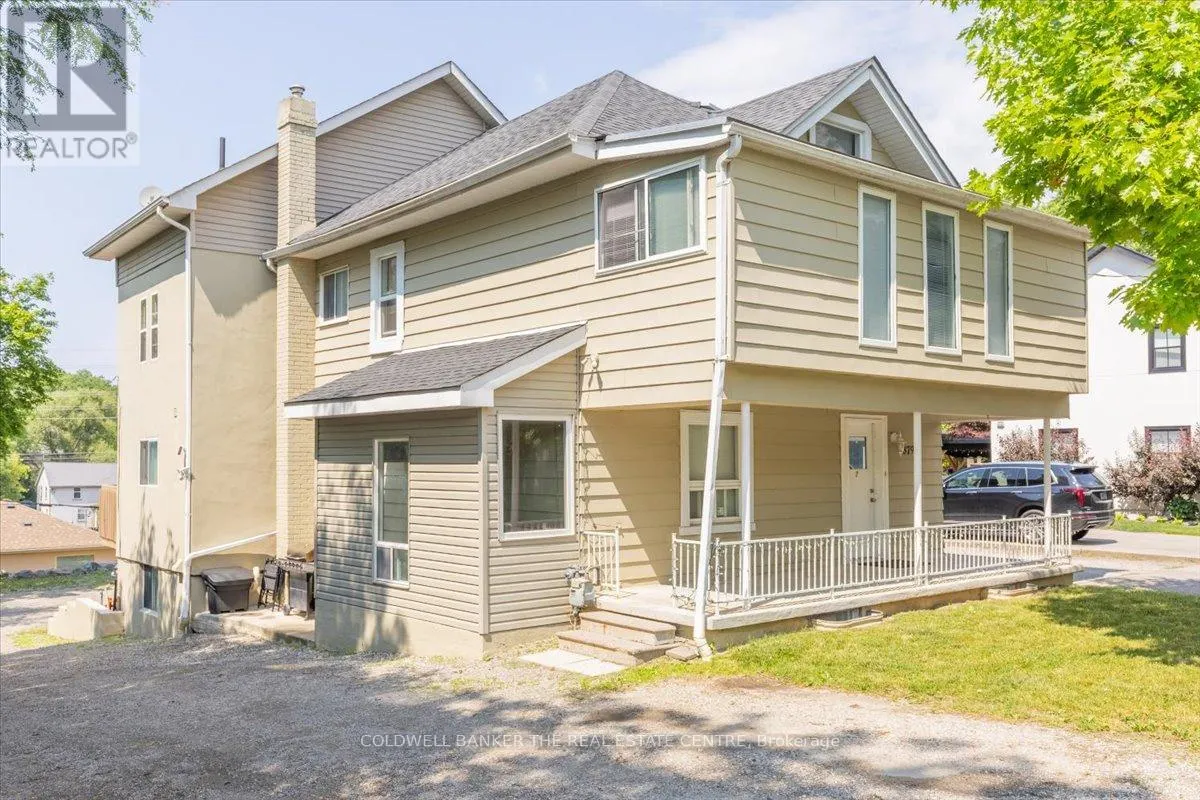 379 SIMCOE STREET