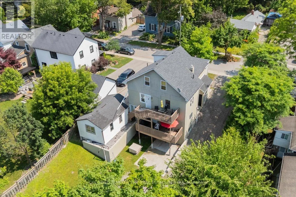379 SIMCOE STREET