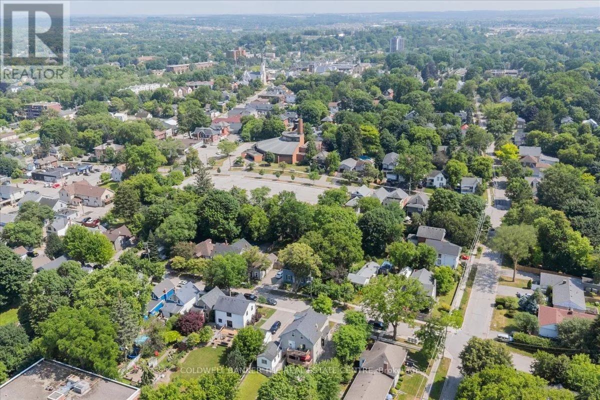 379 SIMCOE STREET