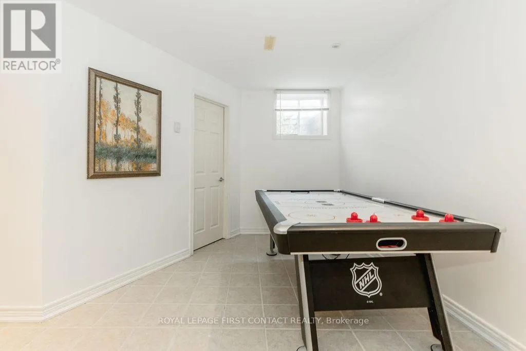31 VANDERPOST CRESCENT