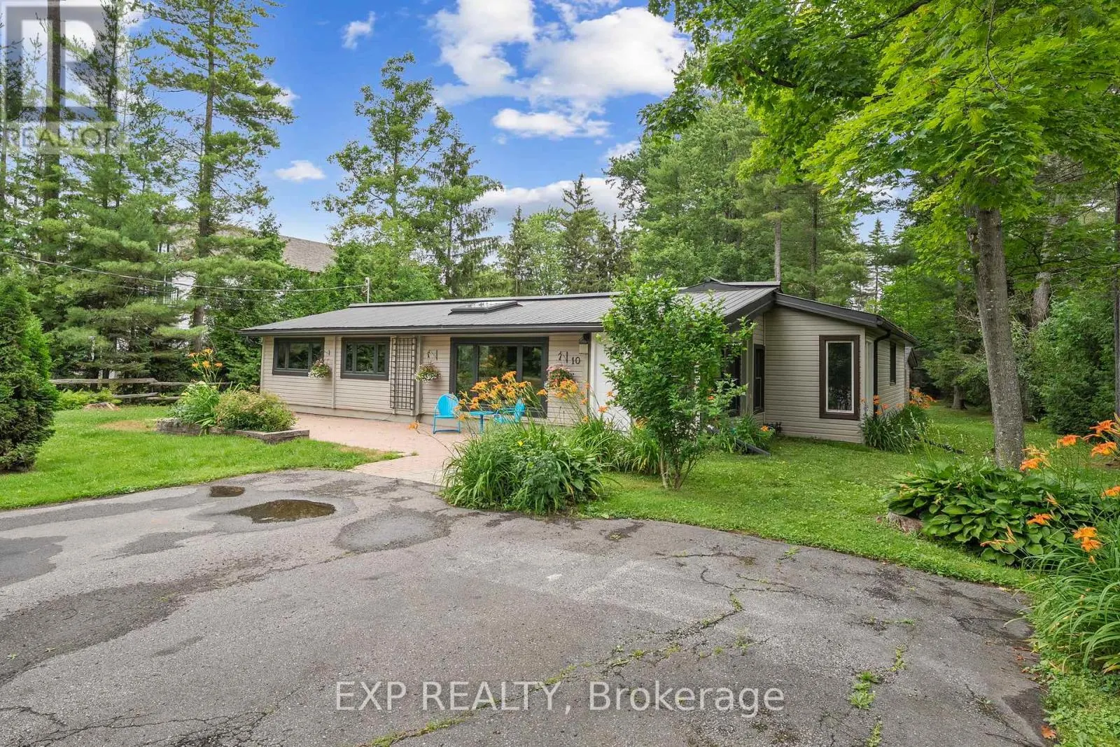 10 MAPLEWOOD LANE