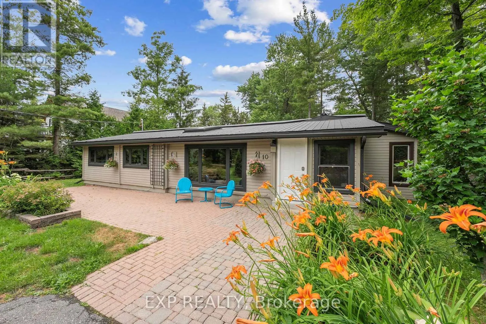 10 MAPLEWOOD LANE
