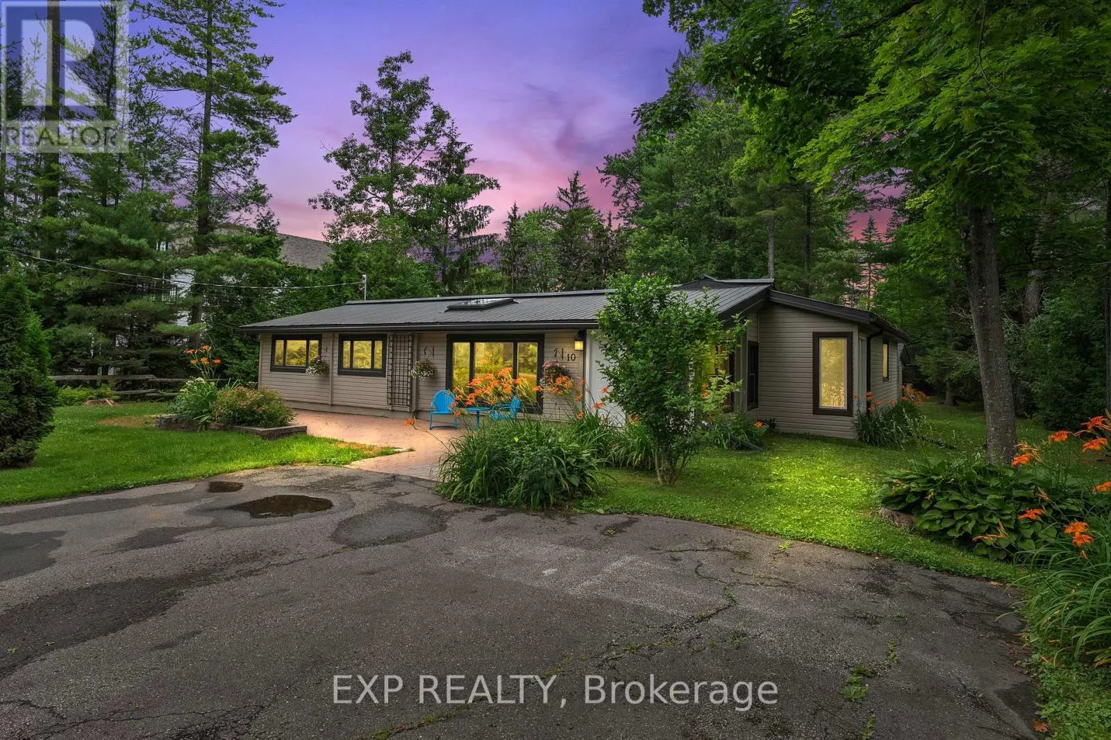 10 MAPLEWOOD LANE