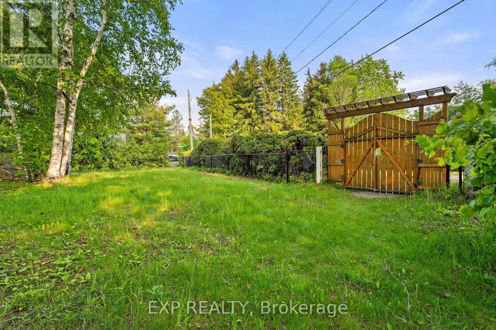 10 MAPLEWOOD LANE