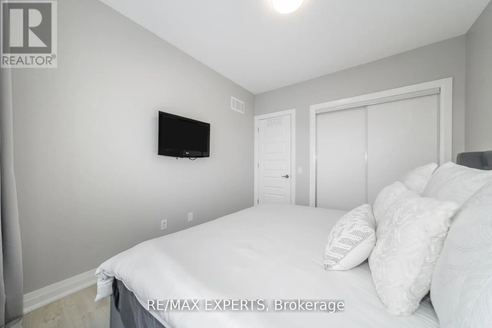 40 - 8167 KIPLING AVENUE