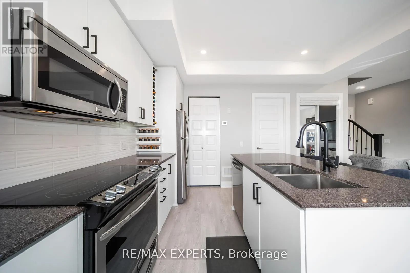 40 - 8167 KIPLING AVENUE