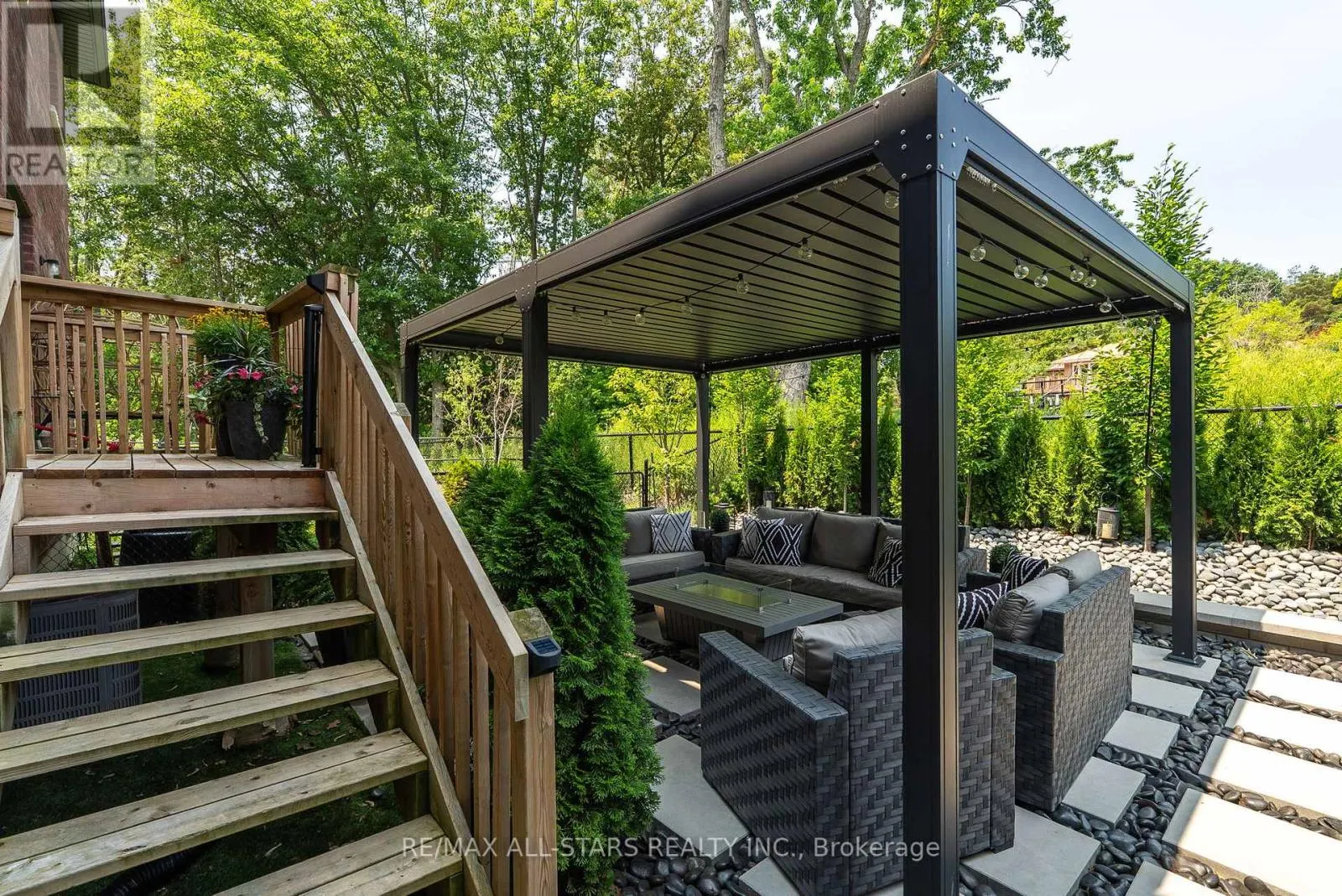17 GORD MATTHEWS WAY