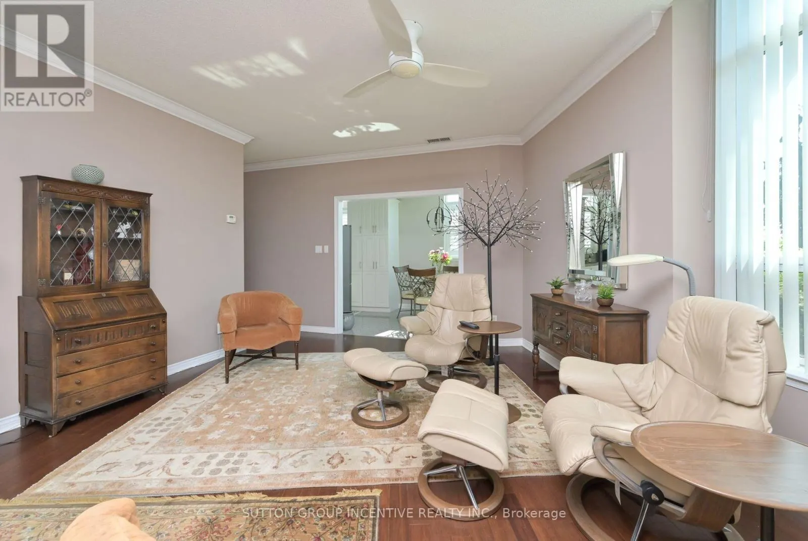 110 - 4 BRIAR HILL HEIGHTS