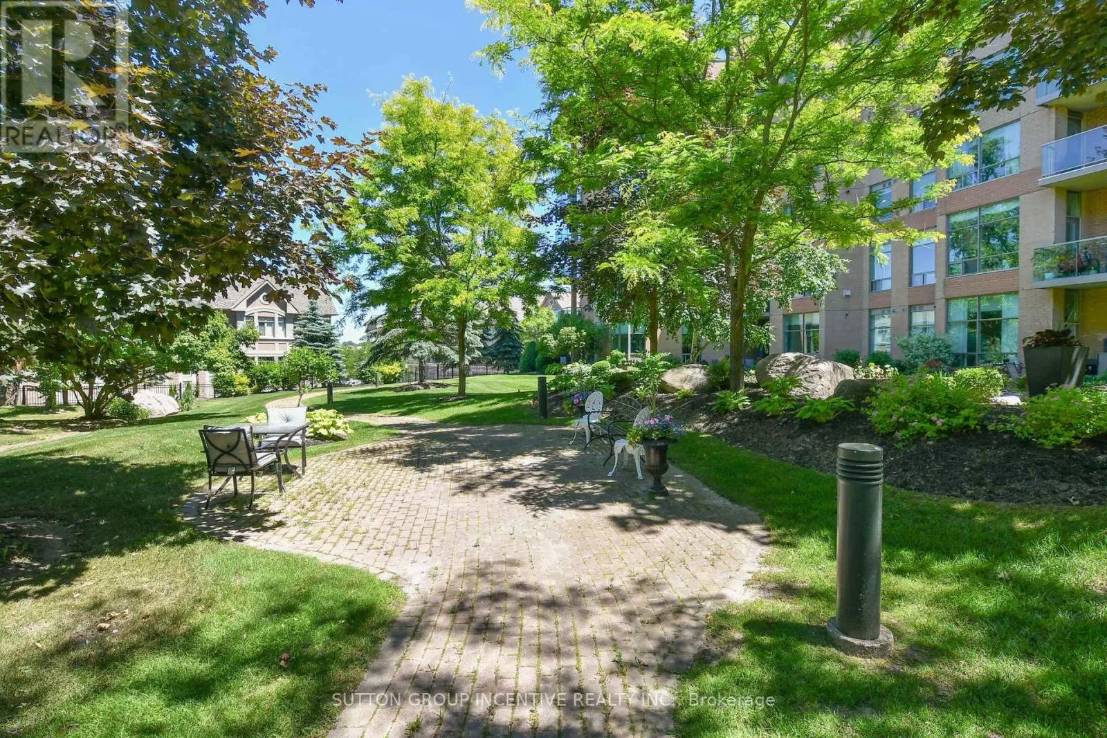 110 - 4 BRIAR HILL HEIGHTS