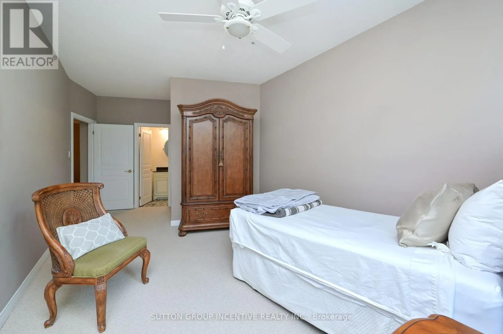 110 - 4 BRIAR HILL HEIGHTS