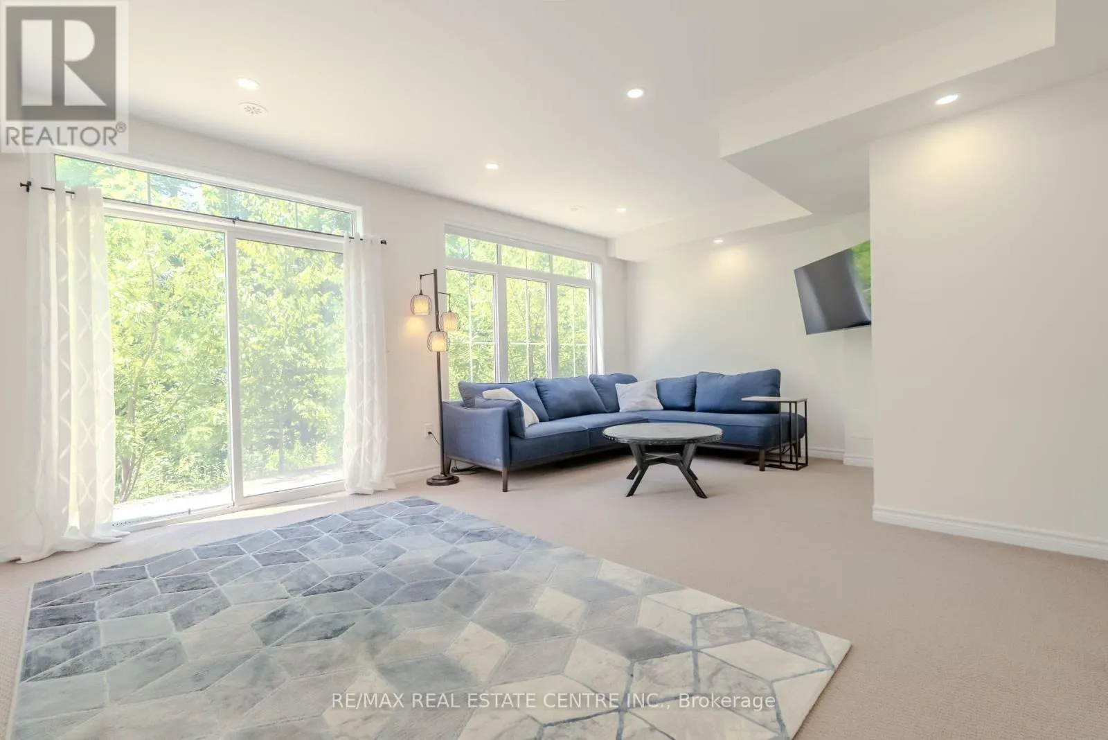 42 - 181 PARKTREE DRIVE