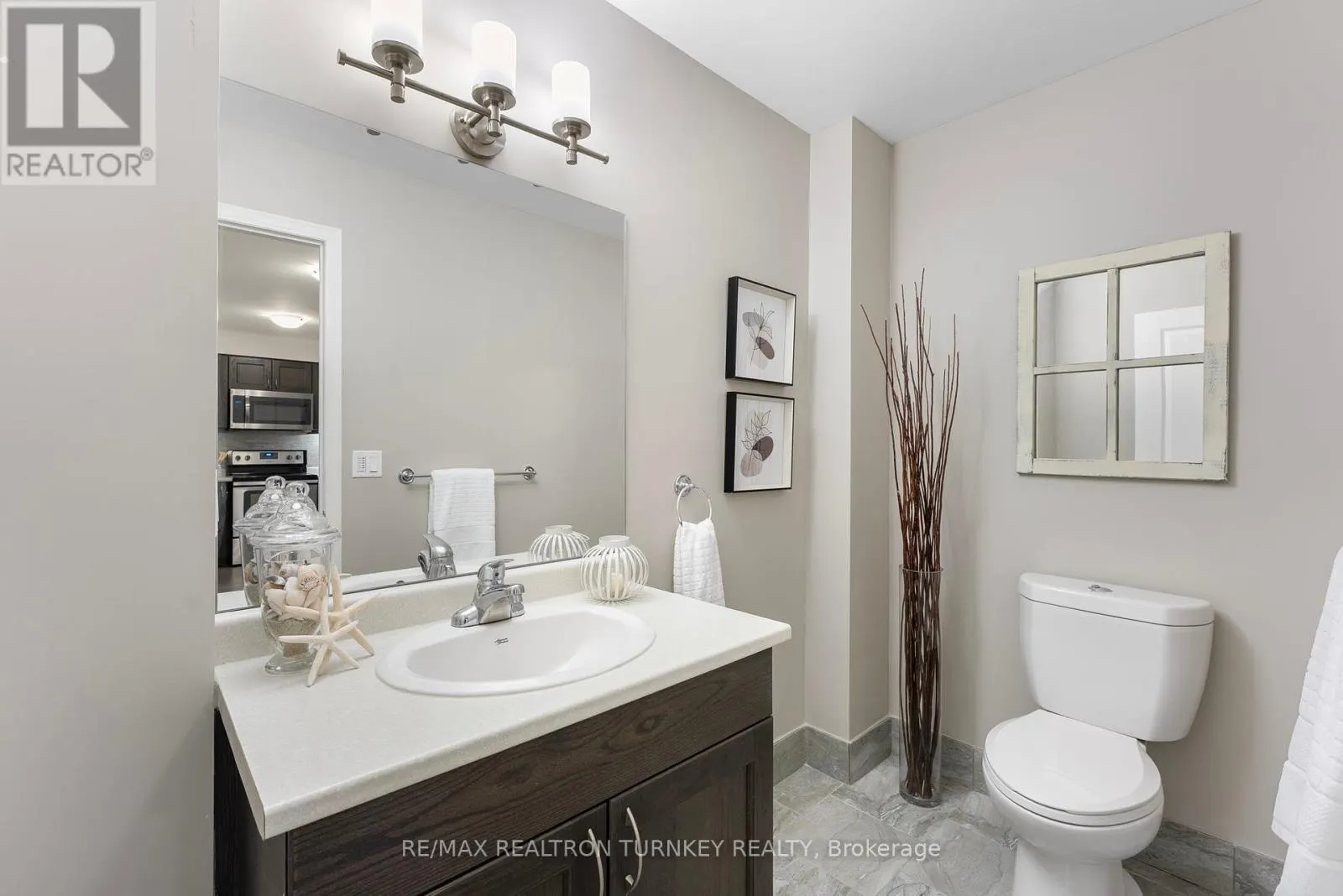 221 - 420 WILLIAM GRAHAM DRIVE
