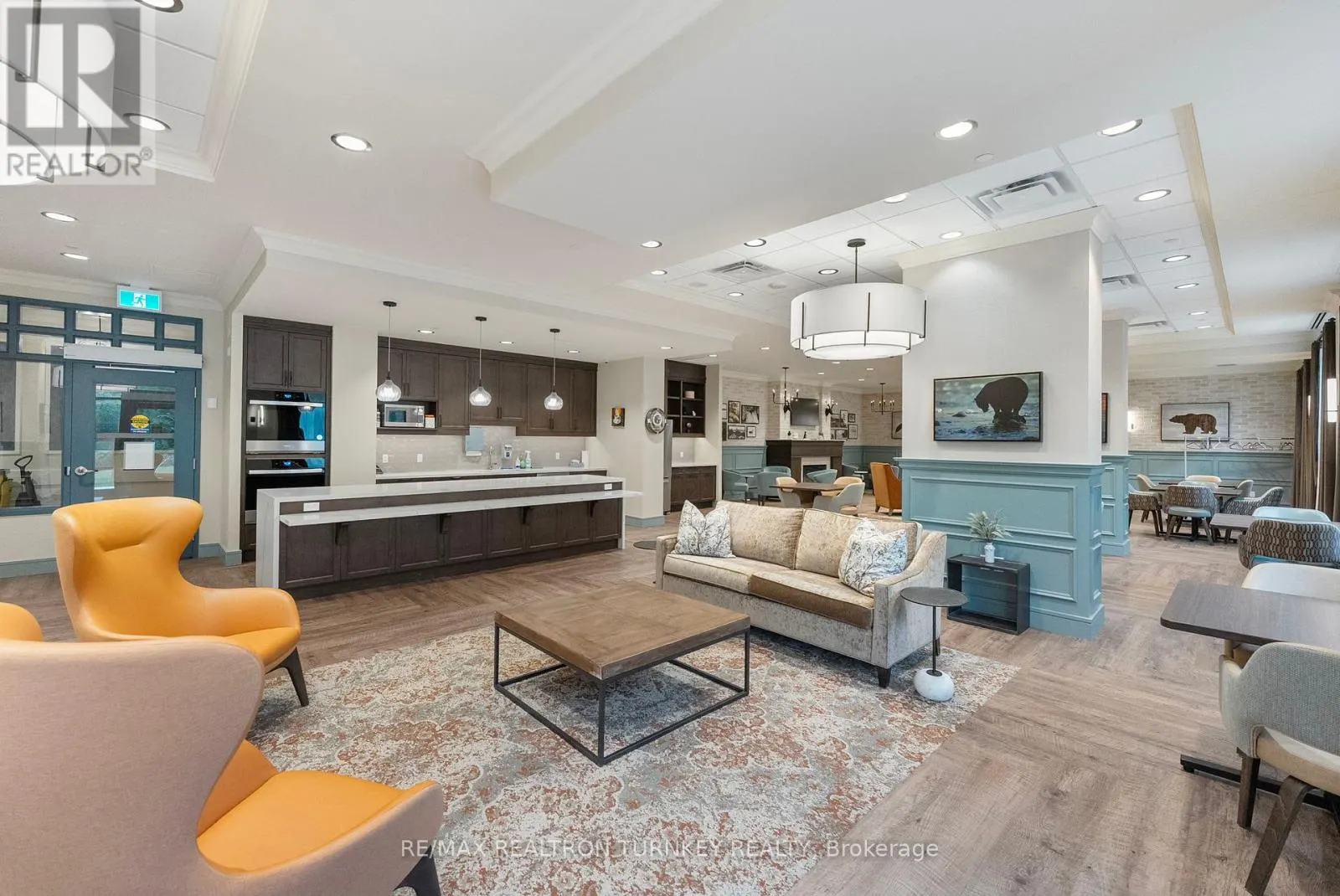 221 - 420 WILLIAM GRAHAM DRIVE