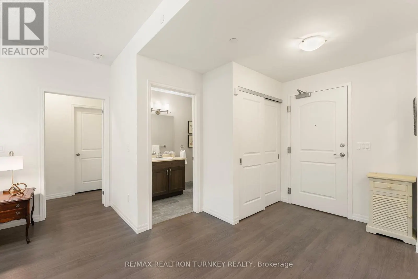 221 - 420 WILLIAM GRAHAM DRIVE