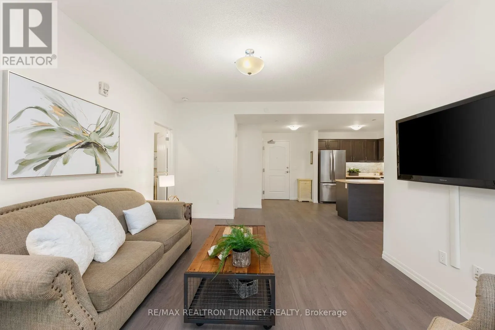 221 - 420 WILLIAM GRAHAM DRIVE